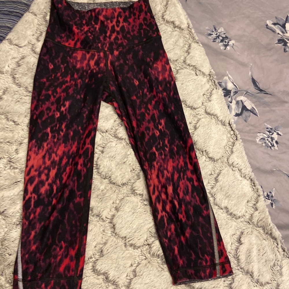 Awesome reversible capri workout pant - great for yoga or any cardio